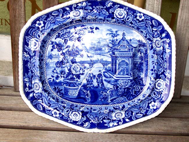 An early 19th century English Staffordshire Porcelain 'Well and Tree' pattern serving platter by Ridgway circa 1820.